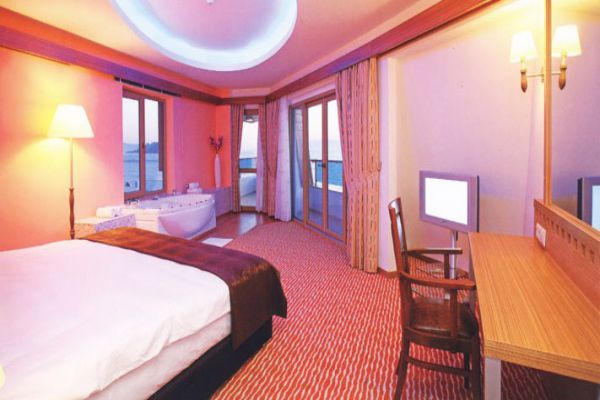 otel-halisi
